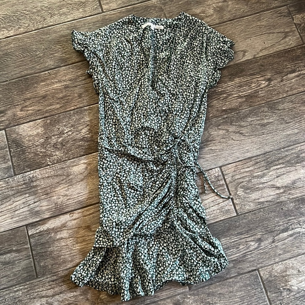 Beautiful Veronica Beard silk flutter sleeve dress